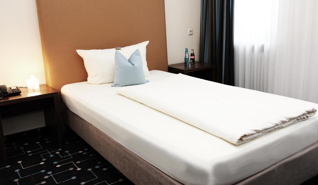 Hotel Koeniger Pliening Экстерьер фото
