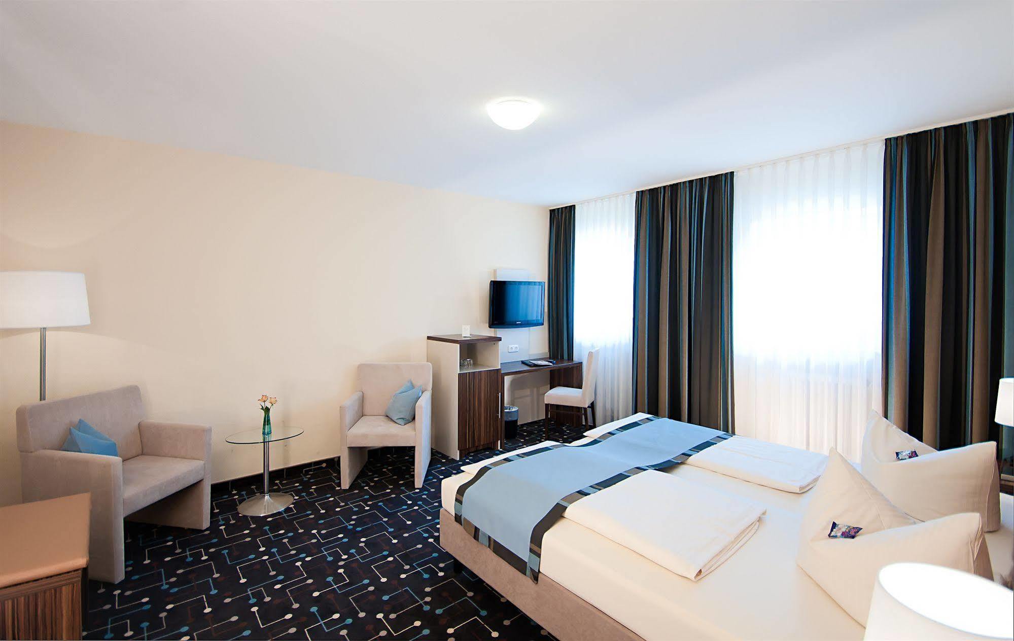 Hotel Koeniger Pliening Экстерьер фото