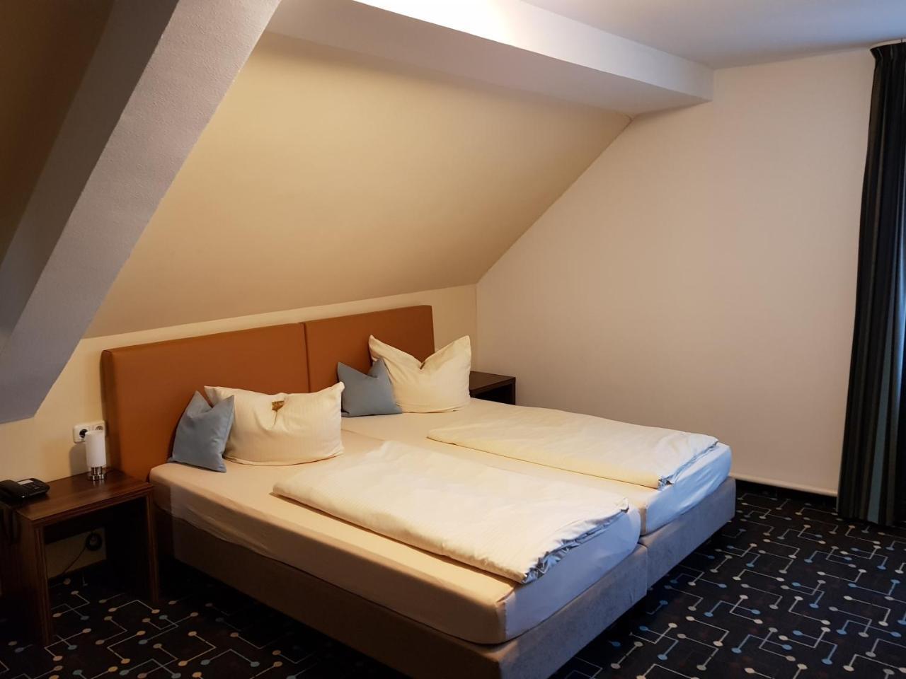 Hotel Koeniger Pliening Экстерьер фото