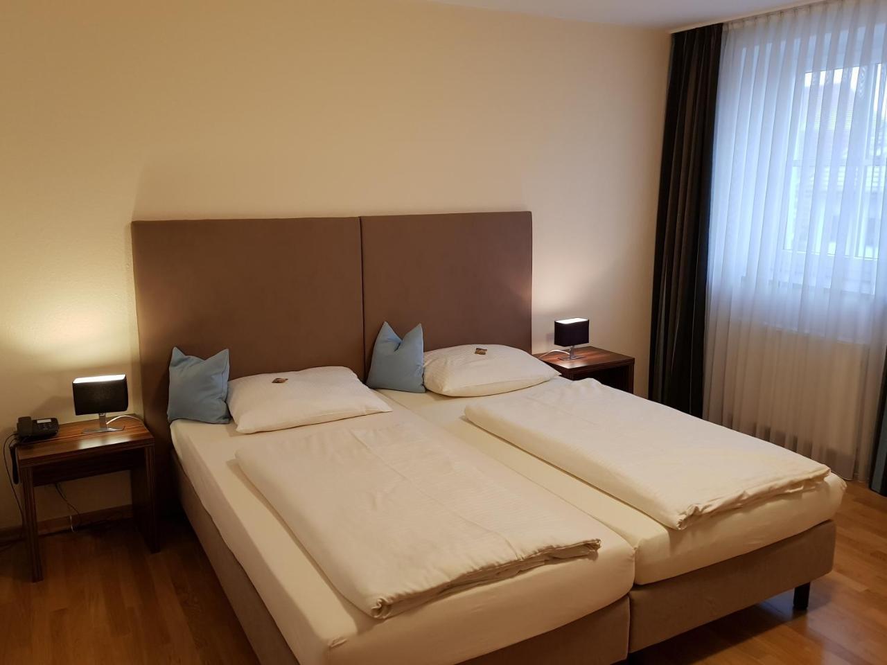 Hotel Koeniger Pliening Экстерьер фото